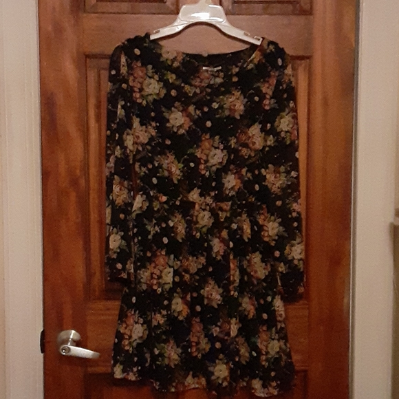 Dress - Picture 5 of 6